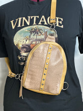 Load image into Gallery viewer, Nude Gator Mini Vertical