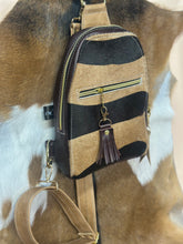 Load image into Gallery viewer, Wild Wine Vertical Body Bag