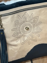 Load image into Gallery viewer, Pebbled Black Crossbody
