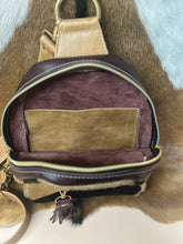 Load image into Gallery viewer, Wild Wine Vertical Body Bag/Wallet
