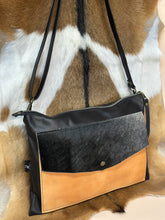 Load image into Gallery viewer, Tri-Color Envelope Crossbody
